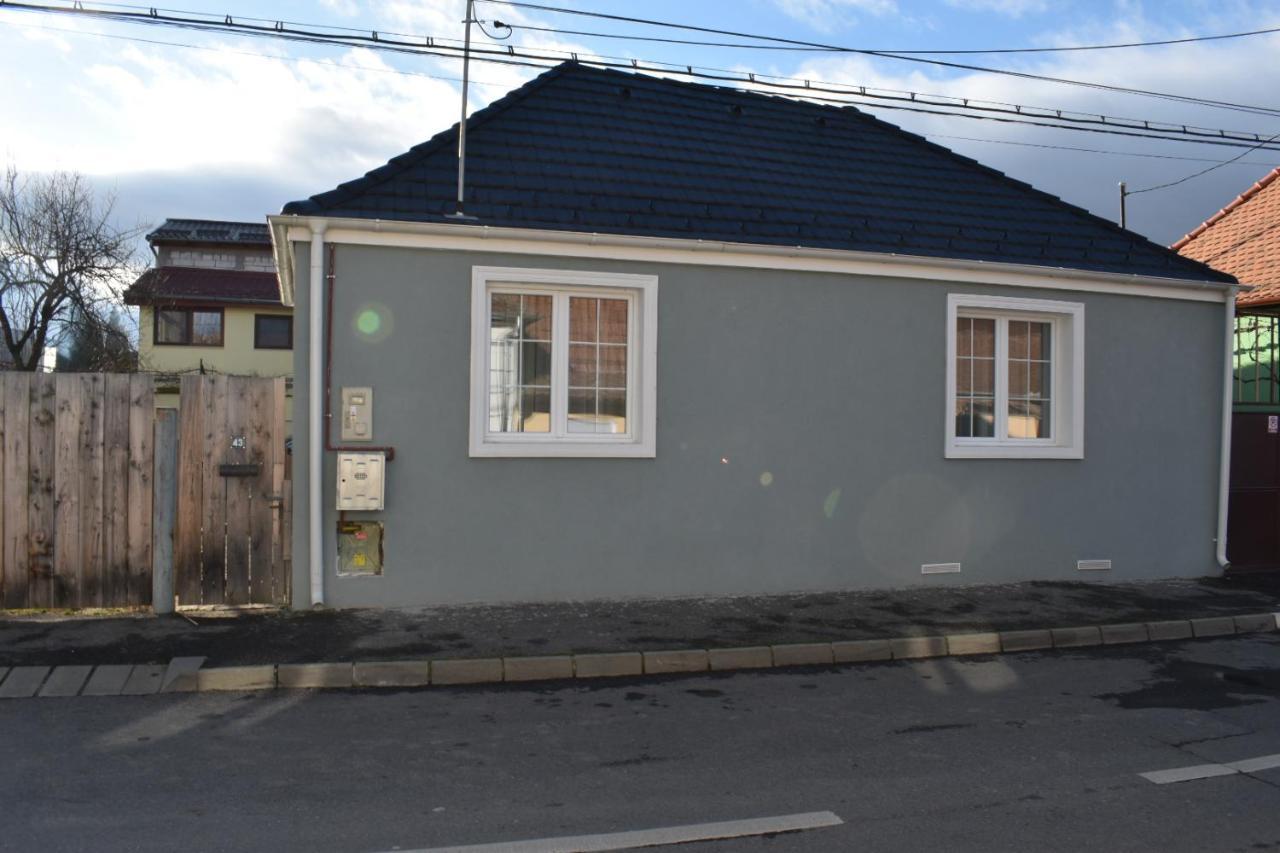 Flh - Grandparent'S House- A Small Beautiful House 锡比乌 外观 照片